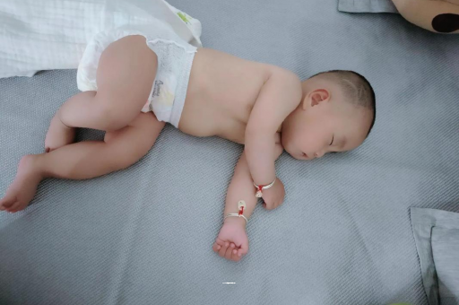 鄄城几个月宝宝会抬头